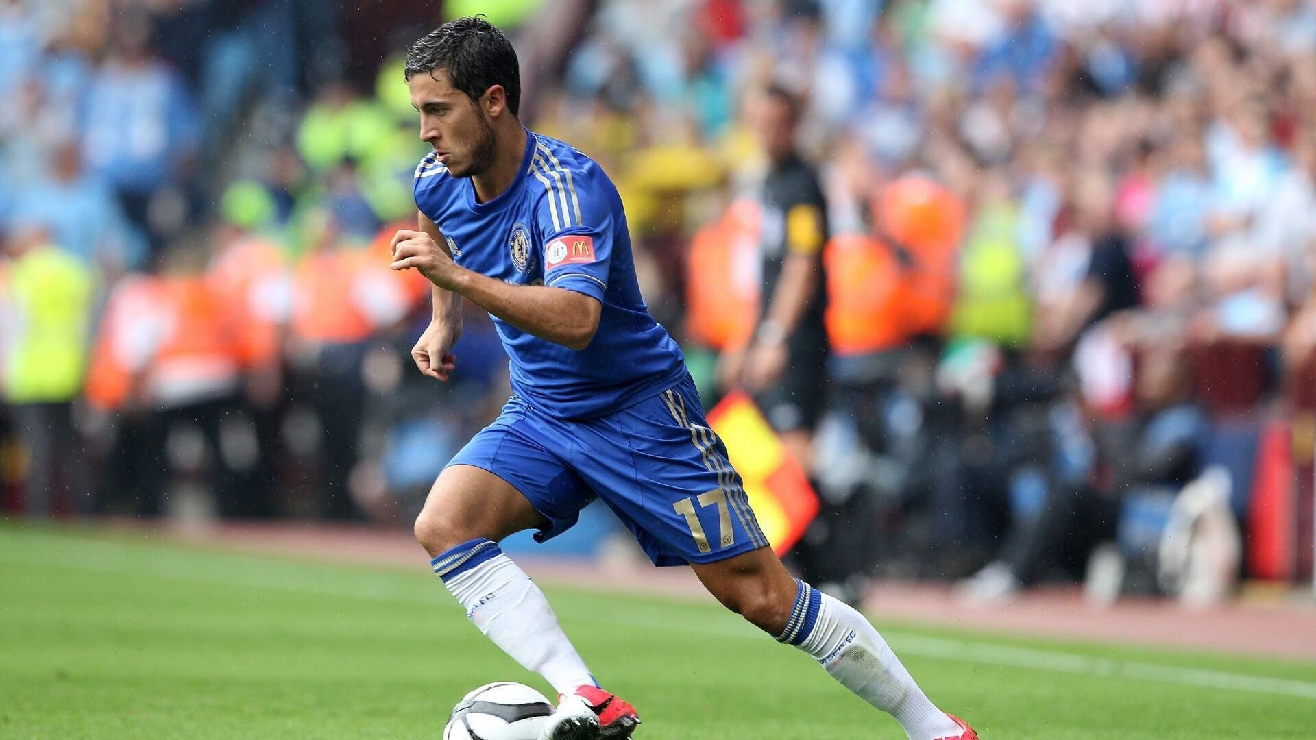 国足年度关键失误与比赛走势影响对比，国足总结失败 低估对手